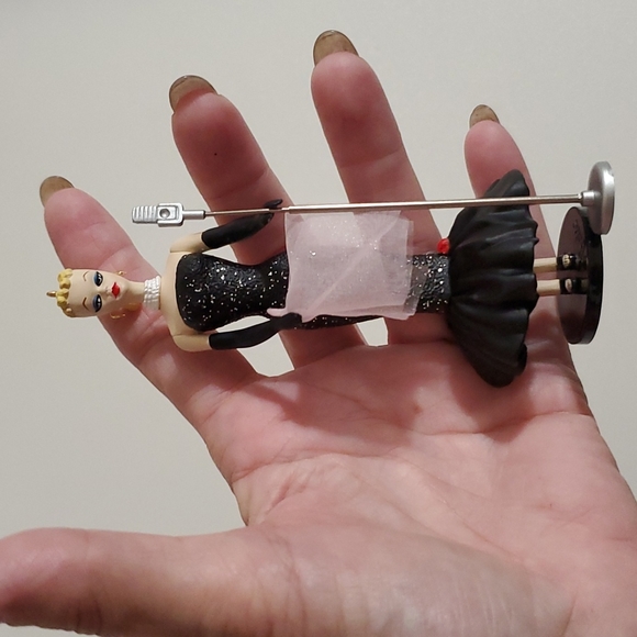 Hallmark Mattel Barbie 'Solo in the Spotlight' 1995 NIB Keepsake Collectors Set - Picture 9 of 10